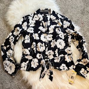 NWT Jones New York floral navy and white button up tie front blouse long sleeve
